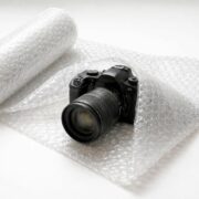 découvrez la méthode idéale pour emballer vos objets avec du papier bulle afin d'assurer une protection optimale lors du transport ou du stockage.