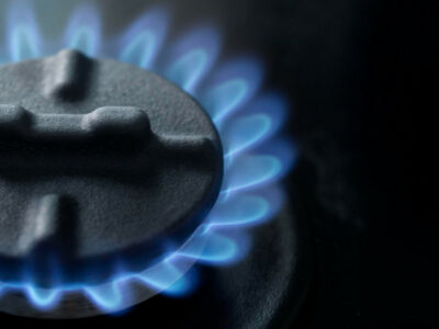 Comparer les offres de gaz : prix fixe ou prix indexé pour une facture maîtrisée ?