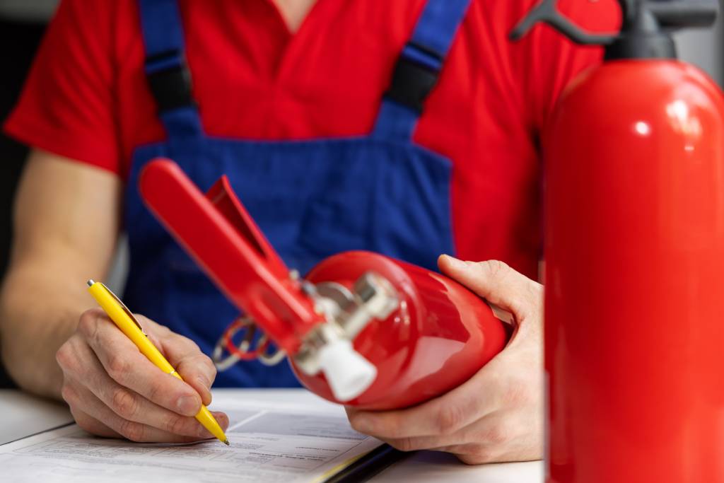 Contrôle efficacité extincteur lutte incendie