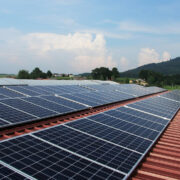 Les hangars photovoltaïques : un choix rentable pour votre investissement écologique